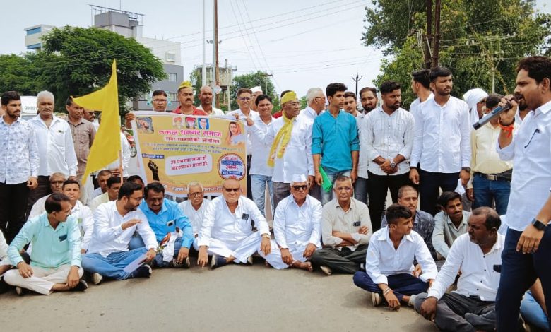 रावेर येथे धनगर समाज्याचे रस्ता रोको आंदोलन. आमदार चंद्रकांतभाऊ पाटील यांचा पत्राद्वारे धनगर समाज्याच्या आरक्षणास पाठिंबा रावेर येथे धनगर समाज्याचे रस्ता रोको आंदोलन. आमदार चंद्रकांतभाऊ पाटील यांचा पत्राद्वारे धनगर समाज्याच्या आरक्षणास पाठिंबा