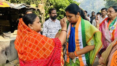 ज्येष्ठांचा आशीर्वाद घेऊन जयश्रीताईंच्या प्रचाराला प्रारंभ